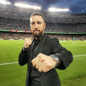 Sandor Martin Instagram - Gracias @laliga por la invitación al #campnou para presenciar el @fcbarcelona - @realbetisbalompie y a @isabelforner por su entrevista en la previa del partido🤗⚽️

¡Se vienen cosas grandes! 🫡🥊