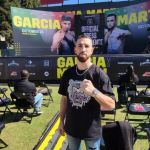 Sandor Martin Instagram - ¡VOLVEMOS A CASA, BARCELONA! 

Este viernes en el Palau Olimpic de la Vall d’Hebron por el título Internacional @wbaboxingofficial en un evento de @matchroomboxing y @dazn_es 🥊

Últimas entradas a la venta en el gimnasio @koverdun hasta Jueves por la mañana o en la web de Nappet: https://www.nappet.es/evento-promotor/353/Boxeo/MARTIN-vs-FELIX-WBA-INTERNACIONAL-Peso-Superligero