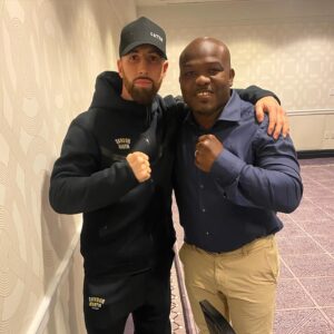 Sandor Martin Instagram - Un poco de “Hall Of Fame” en NYC con @nicoaliwalsh (nieto de @muhammadali ), el reciente nombrado HOF @timbradleyjr , el magnífico @andresogward , el gran entrenador @freddieroach , la sensación boricua @xander.zayas y el gran @davidsummersoficial que vino a darme su apoyo al @thegarden 🇺🇸🗽

Esto es solo una parte de todo lo que hemos vivido allí. ❤️🥊