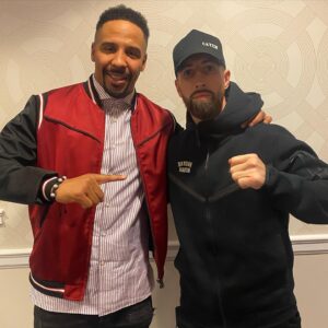 Sandor Martin Instagram - Un poco de “Hall Of Fame” en NYC con @nicoaliwalsh (nieto de @muhammadali ), el reciente nombrado HOF @timbradleyjr , el magnífico @andresogward , el gran entrenador @freddieroach , la sensación boricua @xander.zayas y el gran @davidsummersoficial que vino a darme su apoyo al @thegarden 🇺🇸🗽

Esto es solo una parte de todo lo que hemos vivido allí. ❤️🥊