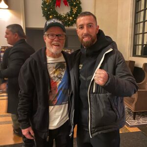 Sandor Martin Instagram - Un poco de “Hall Of Fame” en NYC con @nicoaliwalsh (nieto de @muhammadali ), el reciente nombrado HOF @timbradleyjr , el magnífico @andresogward , el gran entrenador @freddieroach , la sensación boricua @xander.zayas y el gran @davidsummersoficial que vino a darme su apoyo al @thegarden 🇺🇸🗽

Esto es solo una parte de todo lo que hemos vivido allí. ❤️🥊
