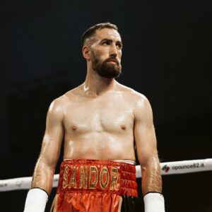 Sandor Martin Instagram - Cojan asiento para 2024… 💫🥊

Dicen que aquí comentan los que me verán Campeón del Mundo este año 👇🏼👇🏼👇🏼 

¡Así que os deseo mucha salud y un gran año a todos también! ¡Gracias por siempre confiar!