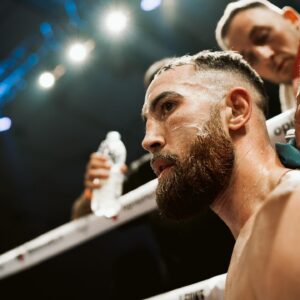 Sandor Martin Instagram - Cojan asiento para 2024… 💫🥊

Dicen que aquí comentan los que me verán Campeón del Mundo este año 👇🏼👇🏼👇🏼 

¡Así que os deseo mucha salud y un gran año a todos también! ¡Gracias por siempre confiar!