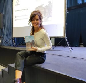 Sandra Blázquez Instagram - Este libro sigue haciendo mucho ruido!!
 Me Dije "hazlo" y lo hice.
Si todavía no lo tienes consíguelo en somosidealibre.org