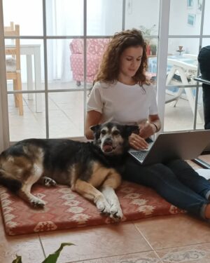 Sandra Blázquez Instagram - MI MAESTRA. Para ella rendirse nunca fue una opción. Ahora toca SER sin ella.