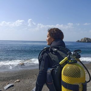 Sandra Blázquez Instagram - Estamos rodeados de auténticas maravillas. Y el mejor regalo que nos podemos hacer es salir a explorarlas.
@scubatropical @buceoespana 
.
.
.
.
#buceo #naturaleza #vida #aventura