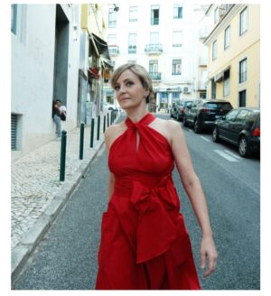 Sandra Faleiro Instagram - Mais um ano de festa e um vestido bonito♥️
Obrigada pela nomeação e parabéns a todos os vencedores!
Obrigada à equipa da Elite e aos meninos e meninas das fotografias e vídeo 
@catarinapca
@gabrillnzr
@mikepine_
@pilardfalmeida
@lequipetomperdigao
Jóias e vestido
@carolinaherrera 

#globosdeouro