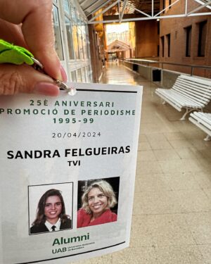 Sandra Felgueiras Instagram - Foi noutra vida mas parece que saí desta Universidade ontem.
Passaram 25 anos.
Hoje reunimo-nos todos aqui.
En catalan!
A língua que nos uniu.
@pomby77