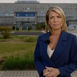 Sandra Felgueiras Instagram - Há um mês o Exclusivo da TVI avançou com uma investigação sobre a alegada cunha de Marcelo na atribuição de um medicamento de 4 milhões de euros a 2 gémeas luso-brasileiras. Nessa altura divulgámos documentos oficiais, leia-se 3 registos clínicos onde a médica responsável pelo tratamento no Santa Maria escreveu que a primeira consulta foi marcada a pedido do então secretário de Estado da saúde, que era à época Lacerda Sales. Só por essa razão no último mês o país inteiro ficou à espera de ouvir Lacerda Sales. Hoje reparei que grande parte dos jornalistas só acordaram verdadeiramente para o tema depois do Presidente da República se ter dirigido ao país na passada segunda-feira. Só este facto já seria lamentável, mas é ainda mais censurável quando esses mesmos jornalistas que ignoraram o tema agora se apropriam ilegitimamente da investigação da TVI. Em meu nome pessoal, fica aqui registada a minha nota de repúdio a todos quantos ousaram e ousarem escrever que descobriram agora os ditos registos oficiais que a TVI mostrou há um mês.

https://tviplayer.iol.pt/programa/exclusivo-com-sandra-felgueiras/6332b3940cf2ea4f0a5e50f1/video/654ec1300cf25f99538a9bc6