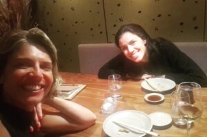 Sandra Felgueiras Instagram - Hoje o sushi café avenida fechou.
Fomos recebidas como princesas e brindámos à amizade. Ainda pedimos um desejo. À boleia de um prato bem especial.
A vida é feita de momentos!
Saudades tuas @madalena.bli