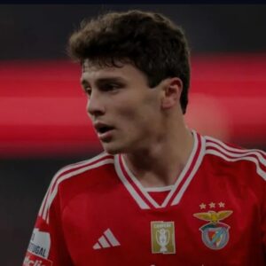 Sandra Felgueiras Instagram - O João Neves não é apenas uma grande jogador em tão tenra idade. É bom menino. E merecia ter a mãe do lado. 
Neste dia tão trágico, envio-lhe toda a força do mundo para superar uma perda insuperável esperando que tal como o nosso CR7 saiba transformar essa dor em amor ainda mais desesperado ao que tão bem sabe fazer. 
É nas adversidades que se cresce. Ainda que fosse tão bom conseguir evitá-las.
Força, João!