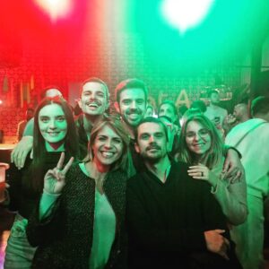 Sandra Felgueiras Instagram - "A sorte protege os audazes"! 
Tenho a melhor equipa do mundo depois de ter acreditado que seria impossível ter outra depois do Sexta às 9.  Ninguém é substituível mas o espírito de equipa está-me no sangue e sou tão feliz assim!
Obrigada, minha gente. O som do Brasil agita sempre a noite! ❤️ E Natal é mesmo quando o homem quiser.