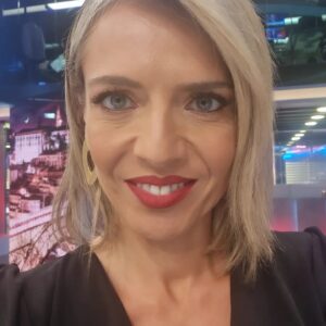 Sandra Felgueiras Instagram - Hoje emocionei-me.
A falar de jornalismo.
De liberdade de imprensa.
E do que aprendi com sofrimento.
Obrigada, @radioregionalcentro!
Obrigada, Lino Vinhal!

Podem ouvir aqui:

https://www.radioregionalcentro.pt/noticias/lino-vinhal-entrevista-sandra-felgueiras-com-audio/?fbclid=IwAR102IlHAllco68wY68UUONB6sIrzA1rh32VftN4V_UKgq-NbTvywOaxBL8