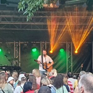 Sandra Kim Instagram - Parkies tonight in Sint- Truiden to see my lovely guitarist @michaelasnot and main act the great @stefgustaph #stefgustaph #michaelasnot #sintruiden #limburg #parkies #eurovisionsongcontest