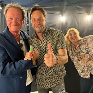Sandra Kim Instagram - Some great meet and greet  at the night of the proms summer edition 🎤👌😄🙏 #nightoftheproms @nightoftheproms  #koksijde #westvlaanderen  #markking #level42 @markkingofficial #petervanlaet @mamasjasjeofficial #matteoboccelli @matteobocelli @fotografiedoeke @jurgen.delanghe