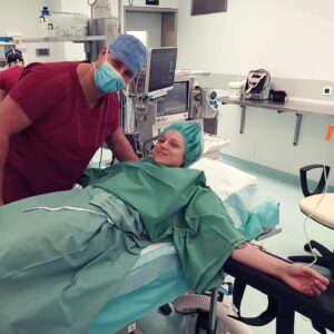 Sandra Mašková Instagram - Konečně🤩

Včerejškem skončilo pro mě náročný období ryb ♓️ 

Vypozorovala že období ryb je pro mě (coby berana) energeticky náročný a je to taková malá cyklická smrt. A letošní ryby byly fakt výživný a symbolický🥹

Kromě osobních neúspěchů a náročných rodinných situací mi vyhořel byt a na samým konci (včera) jsem šla pod kudlu s kotníkem po úrazu😅 

Takže nashle! 🤩👊 dneska ožívám a slavím příchod berana ♈️🔥

I když mě teď čeká 6 přísnejch týdnů bez došlapu (slíbila jsem panu doktorovi že to poctivě dodržim), cejtim jak už se za se ve mně zapaluje můj plamínek 🤩🔥