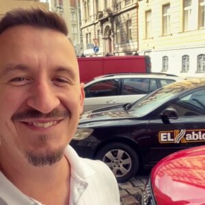 Sandra Mašková Instagram - Když ti žena místo nafty naláduje do auta benzín 🙄🫣

Jak zareaguješ, když tvoje žena netrefí pistoli a natankuje špatný palivo 😅? 

Taková shituace pochopitelně vyvolá spoustu emocí. Je ale na nás, jak se k těm emocím postavíme a jak s nima naložíme.

Můžem samozřejmě mít zlost nebo vztek. Taky taky ale si můžem vybrat, jestli si ty emoce vyventilujem na naše nebližší🙂

Tohle je pozvánka do backstage našich běžných událostí, kdy se to tváří všechno pohodově a sluníčkově 🤗 .. můžeš se mrknout na to, co se odehrává uvnitř nás.. 

Emoce jsou v pořádku. Můžem být na partnera i legálně nas*raný 😀

Důležitý je uvědomit si, co se s námi zrovna děje a jaká emoce s námi cloumá. Pak se snáz můžem rozhodnout, jak s tou emocí naložíme - třeba jestli s ní skutečně chceme zaútočit na našeho partnera(partnerku) nebo ne🥲

Napiš nám, jestli ti takovýto typ příspěvku, kdy mluvíme o shituacích se kterými se potkáváme, přijde užitečný😁👇