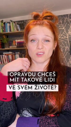 Sandra Mašková Instagram - 🤔Když budu sama sebou, všichni mě opustí a zůstanu sama.

Tohle přesvědčení v sobě nosí spousta z nás. Nedovolujeme si být sami sebou. Obáváme se, že pokud světu ukážeme, jací doopravdy jsme, budeme odmítnuti a nedejbože zůstanem sami😥

Takže schováváme svoje slabé stránky a nedostatky před ostatními a snažíme se být takový, aby nás měli druzí rádi.

Jenže - tím, že se snažíme být jiný, než skutečně jsme, odmítáme sami sebe .. a tím sami sebe zrazujeme🥺

❗️Nikdy nezůstaneš sám/a, pokud to nebude tvoje svobodná volba🤗

Nejhorší, co se může stát, když si dovolíš být sám/sama sebou je, že z tvého života odejdou lidi, kteří tě chtěj mí takového/takovou, jak JIM to vyhovuje. 

Chceš mít opravdu takové lidi ve svém životě? 🧐

Pokud lidi, kteří odmítají opravdovost z tvýho života odejdou, uvolní tím místo pro ty, kteří ji vyhledávají🤗

A nemusíš se bát, takových lidí je spousta!! Nejdřív ale potřebuješ udělat změnu u sebe. 

👉 Pokud je pro tebe tohle téma zajímavé, zapiš si datum 4.12. 19:00, kdy budu mít online trénink a budem se tímhle zabývat 🤗

Pokud jsi nevyplňovala dotazník a chceš se dostavit na trénink, napiš do komentáře "chci se zúčastnit tréninku" (nebo cokoli, abych pochopila že máš zájem 😀) a já ti pošlu odkaz, kde se trénink bude konat 🤩🙏

#samasebou #trenink #medojedik #odvaha #opusteni #strach #seberozvoj #sebepoznani #sebelaska