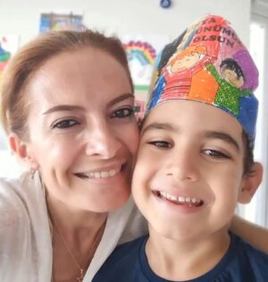 Sanem Balcı Instagram - Doğum günüm ve Dünya Çocuk Günü Kutlu Olsun😍😍🥳🥳❤️💚💛💙👨🏻‍🤝‍👨🏼👫🧑🏼‍🤝‍🧑🏿👩🏻‍🤝‍👩🏿
#iyikidogdum #happybirthdaytome #dünyaçocukgünü #şükür #oglum #alimiran