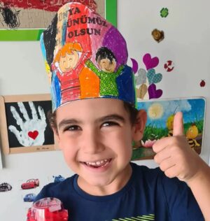 Sanem Balcı Instagram - Doğum günüm ve Dünya Çocuk Günü Kutlu Olsun😍😍🥳🥳❤️💚💛💙👨🏻‍🤝‍👨🏼👫🧑🏼‍🤝‍🧑🏿👩🏻‍🤝‍👩🏿
#iyikidogdum #happybirthdaytome #dünyaçocukgünü #şükür #oglum #alimiran