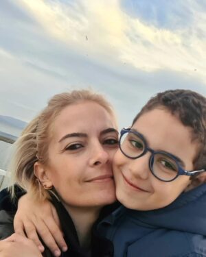 Sanem Balcı Instagram - Günden kalan...Değişen planlar...🤷🏼‍♀️ Kalbimiz mektepteydi💛❤️ #gündenkalan #oglum #alimiran #gsl130 #25.yıl #mektebisultani