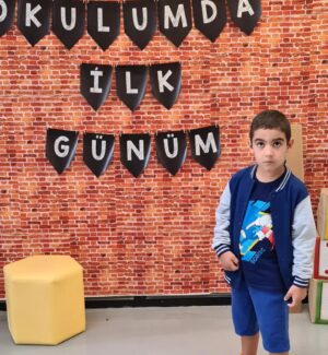 Sanem Balcı Instagram - İlk oryantasyon okul günü nasıl geçti..Şükürle..( Son fotoğraf nasıl başladığı,ilk fotoğraflar nasıl bittiğini anlatıyor) 🙏🧿😍💙💙💙