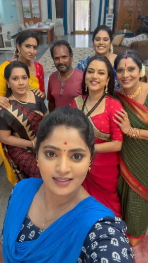 Sangeetha Kalyankumar Instagram - 😂🤣fun time at set #janakirammayagarimanavaralu 

When u have lots of funny girls in one team 😂🤣then this will happen 

@rajeev_ravichandra 
@aactoravinash 
@prasu_u1432