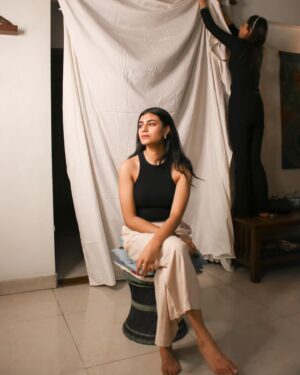 Sanjana Doss Instagram - Dream a little dream of me 💛
.
.
Worked with @jess.vnx after a longgg time and it felt so nice 😭🤍