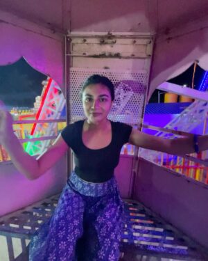 Sanjana Doss Instagram - A list of things that can heal you in just a day
(In no specific order) :

- Midway Madhur Vada   filter coffee
- Hunting for flat enough rocks (to skip) and chasing dragonflies by the lake
- constantly switching between Ali Sethi and Queen whilst on the road
- ordering half the menu because you want to try EVERYTHING and can’t make up your mind (no ghee no butter tho, chee)
- Realising fresh Ragi roti is the superior option (you’re welcome)
- Having your food adventures result in a happy belly bloat 
- Holding on for dear life on a kiddy carnival ride
- Playing with toiny puppies and giving them all names (no pictures included because we were too captured by their scrunched up little noses and smol faces)
- Giving tired bugs a ride on your shoulder 
- Top it all off with some delicious hazelnut ice cream

Feel free to add to the list 🤍