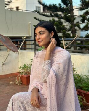 Sanjana Doss Instagram - Feeling like a feather 🦩🪽
I’m stealing ur house @thevaishanthsrinivasan 
And this dress @niharikavivek