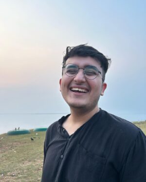 Sanjana Doss Instagram - A list of things that can heal you in just a day
(In no specific order) :

- Midway Madhur Vada   filter coffee
- Hunting for flat enough rocks (to skip) and chasing dragonflies by the lake
- constantly switching between Ali Sethi and Queen whilst on the road
- ordering half the menu because you want to try EVERYTHING and can’t make up your mind (no ghee no butter tho, chee)
- Realising fresh Ragi roti is the superior option (you’re welcome)
- Having your food adventures result in a happy belly bloat 
- Holding on for dear life on a kiddy carnival ride
- Playing with toiny puppies and giving them all names (no pictures included because we were too captured by their scrunched up little noses and smol faces)
- Giving tired bugs a ride on your shoulder 
- Top it all off with some delicious hazelnut ice cream

Feel free to add to the list 🤍