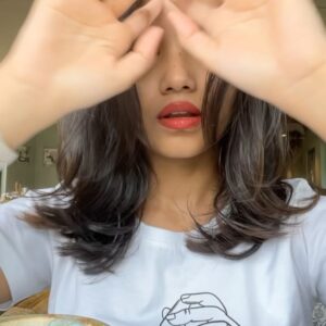 Sanjana Tiwari Instagram - In my Rachel Green era 💇‍♀️ ✨
Got this cute tee customised from @illlustrate.her ❤️