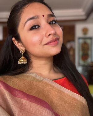 Sanjana dipu Instagram - Vishu Special 🪷
#vishu #saree #kochi #temple