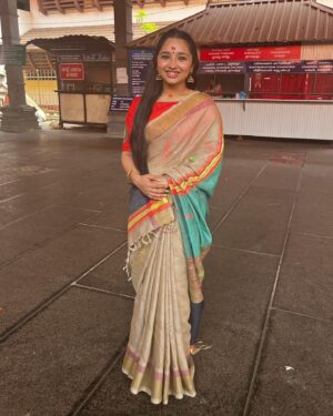 Sanjana dipu Instagram - Vishu Special 🪷
#vishu #saree #kochi #temple