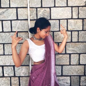 Sanjana dipu Instagram - മണ്ണിൽ ആണ് സ്വർഗ്ഗം
ഈ നിമിഷം ആണ് നിൻ പറുദീസ🌸
.
PC : @pranav.tharun @rheaaana .
#ethnicwear #pantsaree #dhotisaree #ethinicday