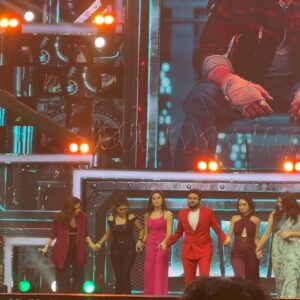 Sanjeeta Bhattacharya Instagram - Pinch me because this feels unreal! Absolutely overwhelmed by the love and so excited for you all to watch our film. There’s a surprise coming your way that you didn’t know you needed and I can hardly contain myself! Hint hint: me Jawan OST! (AAA!)
Here’s glimpses of an incredible evening con mis chicas y nuestro jefe! ♥️ 

#Jawan releasing in Hindi, Tamil and Telugu on 7th September 2023

P.S- swipe to see me try my luck speaking Tamil 👀

#Jawan #SRK #jawan7thseptember2023