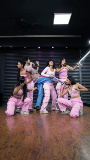 Sanjith Hegde Instagram - Painting the town pink with @sanjithhegde 🌹
Dc : @ponnu_16