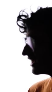 Sanjith Hegde Instagram - Fun fact, when Ajju sir recorded me for this song I had the worst cold ever and a fever of 101. 
Which is why on the original record you can’t make out half the words I’m saying 🫠
Here’s a small sing along to soul of Diya shot by @ameenabdulah