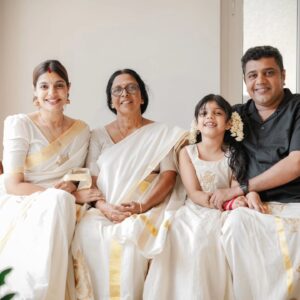 Santhi Mayadevi Instagram - Family🫶
Handwoven with love
@weaversvillagestore
@sobhaviswanath_official ❤️
📸 @__a_wanderlust
@arjun__photography___ 

#FamilyForever #vishu #festivalmood #together #precious #happiness #matchingoutfits #matchymatchy #twinning #love #fashion #mommydaddyachammaandme #minime #family #momlife #handmade #couplegoals #babygirl #motheranddaughter #momandme #style #twinningiswinning #fashionista #motherhood #matchingcouples