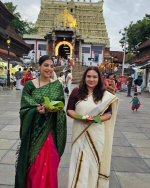 Santhi Mayadevi Instagram - Shooting at TVM #neru#infrontofpadmanabhaswamytemple🏯🙏
@lintajeethu