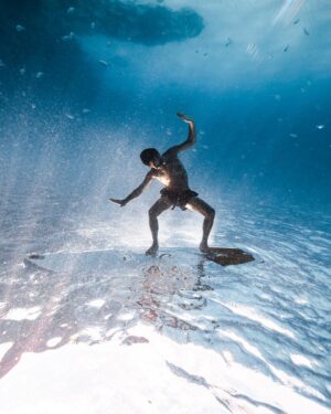 Santi Millán Instagram - Sigue surfeando aunque las cosas se giren #Coelhodehacendado
📸: @benjaminriquelme_