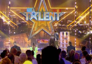 Santi Millán Instagram - Santi Millán, hoy me voy a dormir agradecida con Dios, con la vida, con mis padres, mi familia, con mi hija, con mi equipo de trabajo, con los que me leen, me siguen en redes, CONTIGO, porque eso que sucedió en Got Talent, algún día lo soñé, y los sueños se cumplen, se trabajan, hasta lograrlos. Gracias infinitas por darme el pase de ✨ORO ✨ con tu piecito santo 👣

¡No vemos en la semifinal! 🇪🇸🦶✨

¿Quieres revivir este gran momento? Ingresa en el canal de YouTube de Got Talent España  y compárteme tu comentarios. 

#AdrianaMacias #conferencistamotivacional 
#gottalentespaña #inspiration