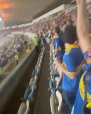 Santiago Achaga Instagram - Los colores no se negocian, en las buenas y en las malas más. Si algo puedo decir: la experiencia fue INOLVIDABLE. GRACIAS BOQUITA 💙💛💙 (el último video no tiene desperdicio)  @alaimofrancisco @yaztravel