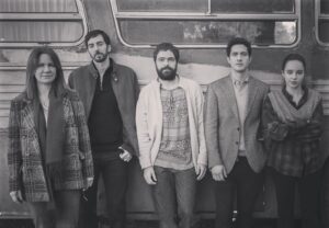 Santiago Korovsky Instagram - Cómo Droopy que aparece en todos lados, vengo a avisarles que ya pueden ver El Reino en @chenetflix. Con un elenco y un equipo increíbles de los cuales aprendí un montón. 🧡