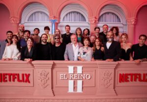 Santiago Korovsky Instagram - Cómo Droopy que aparece en todos lados, vengo a avisarles que ya pueden ver El Reino en @chenetflix. Con un elenco y un equipo increíbles de los cuales aprendí un montón. 🧡