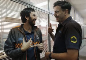 Santiago Korovsky Instagram - A veces vuelvo a ver estas fotos para acordarme que a pesar de la locura de estar en tantos roles, también fui feliz haciendo División Palermo. Gracias a todos por los mensajes, y a todo el equipo técnico, guionistas, actores, co director, productores y amigos a los que les quemé el bocho por aguantarme siempre, fue hermoso trabajar con ustedes. Los quiero. Ahre que parecía una carta de despedida, perdón, no sé ponerme emotivo.