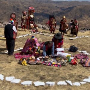 Santiago Ramundo Instagram - Ayer vivimos el día de la Pachamama.  Estuvimos en un lugar único, el Apu Mammá Simona… Día de conexión con la madre tierra y con las comunidades que al día de hoy la respetan y veneran desde siempre ❤️