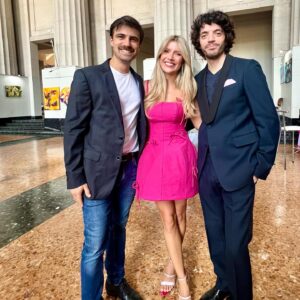Santiago Ramundo Instagram - Hoy fue un día muy especial, presentamos @legalmenterubialaobra 
Tenemos un equipazo y un elenco maravilloso (en breve subo foto con todes) tenemos a la capitana @holasoylaurita a la cabeza, el grande @pasikmario la maravillosa @costaokis y uno de los más grandes de nuestra generación @fedesalles 

Dirige: @arieldelmastro @marce.caballero_ y asiste @macadelmastro 

Coach vocal: @pilinoseda_vocalcoach 

Coreos: @georginatirotta @georgiseva 

Producen: @tomas.rottemberg @valenberger 
@mp_productora @gobroadwayproductions 

TEATRO LICEO
Entradas en @plateanet 🙌❤️