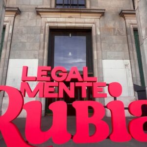 Santiago Ramundo Instagram - Hoy fue un día muy especial, presentamos @legalmenterubialaobra 
Tenemos un equipazo y un elenco maravilloso (en breve subo foto con todes) tenemos a la capitana @holasoylaurita a la cabeza, el grande @pasikmario la maravillosa @costaokis y uno de los más grandes de nuestra generación @fedesalles 

Dirige: @arieldelmastro @marce.caballero_ y asiste @macadelmastro 

Coach vocal: @pilinoseda_vocalcoach 

Coreos: @georginatirotta @georgiseva 

Producen: @tomas.rottemberg @valenberger 
@mp_productora @gobroadwayproductions 

TEATRO LICEO
Entradas en @plateanet 🙌❤️