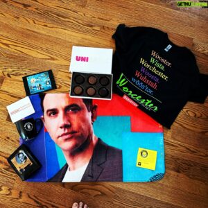 Santino Fontana Instagram - Not only was that sold out crowd @broadwayinworcester one of my faves, they came with gifts. Where else could I get a bath mat of my face?